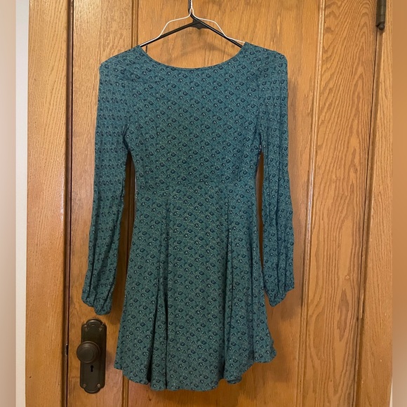 XS Hollister Long Sleeve Mini Dress - Picture 3 of 6